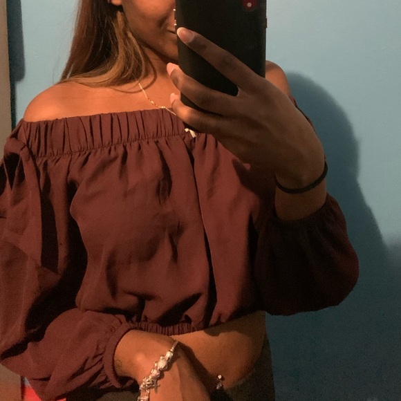 Revamped Off-Shoulder Crop Top - Picture 5 of 5